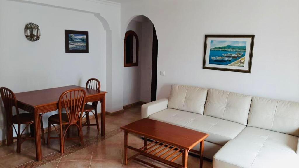 Apartamentos Balcon De Carabeo Nerja Kültér fotó